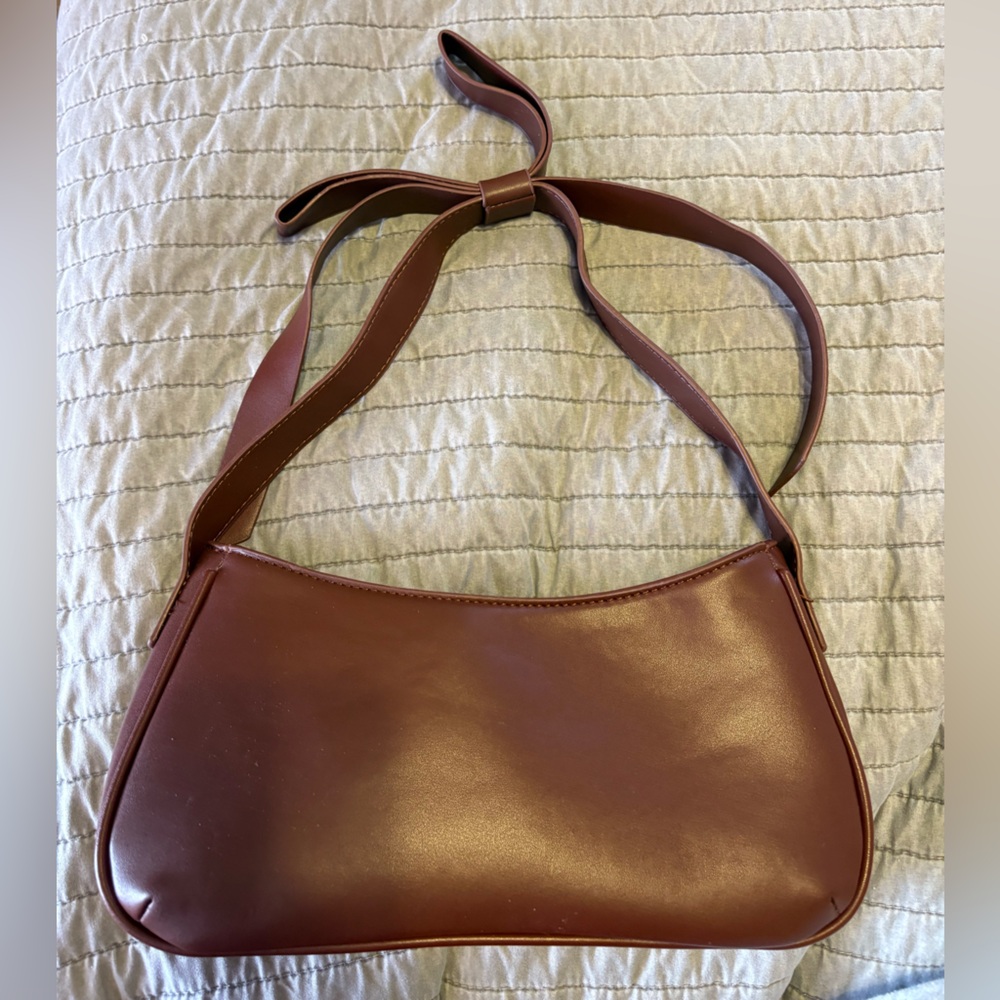 Elegant Brown Leather Shoulder Bag